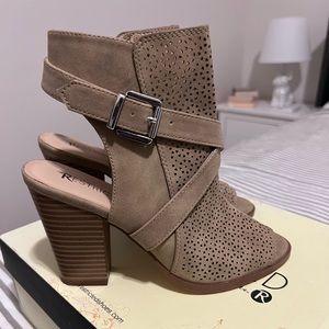 Peep-toe Tan booties